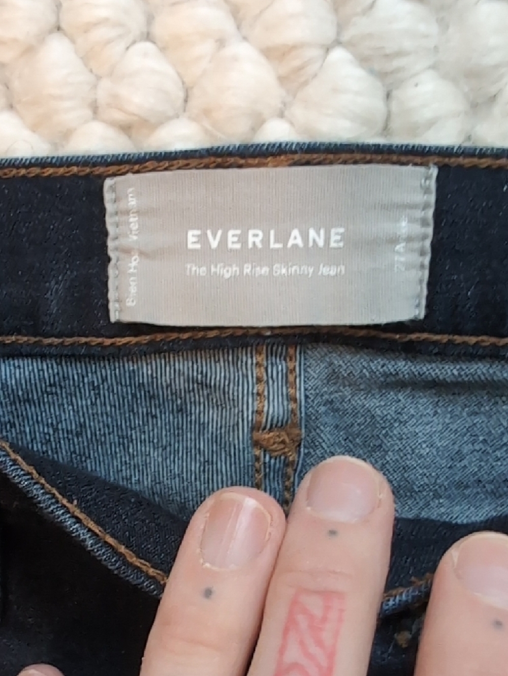 Everlane Women's Skinny Ankle Jeans in Dark Indigo - Picture 2 of 3